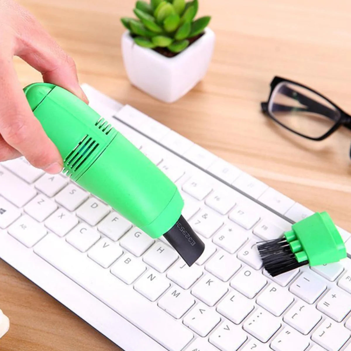 DustMate Mini - USB Keyboard & Car Vacuum Cleaner
